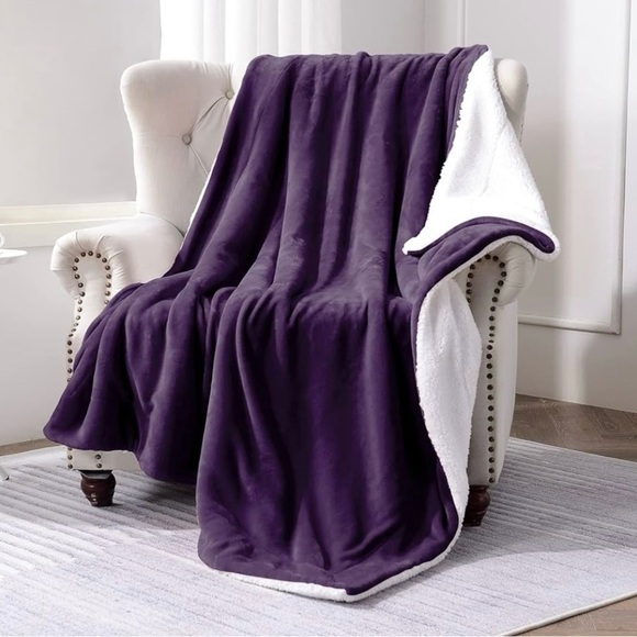 Luxurious Purple Sherpa Fleece Blanket - Picture 2 of 5